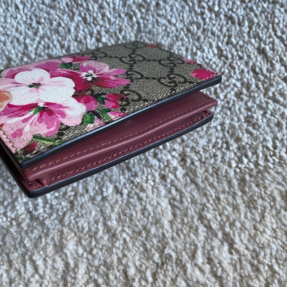 SOLD Gucci floral wallet - Picture 5 of 9